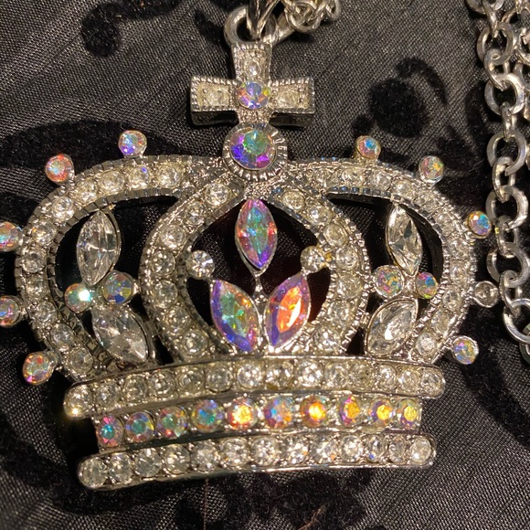 Crown necklaces - Picture 3 of 4